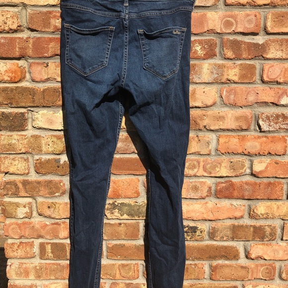 HOLLISTER MEDIUM WASH RIPPED JEANS - Picture 2 of 8